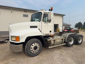 2000 Mack CH613 Image
