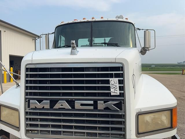 Image of Mack CH613 equipment image 2