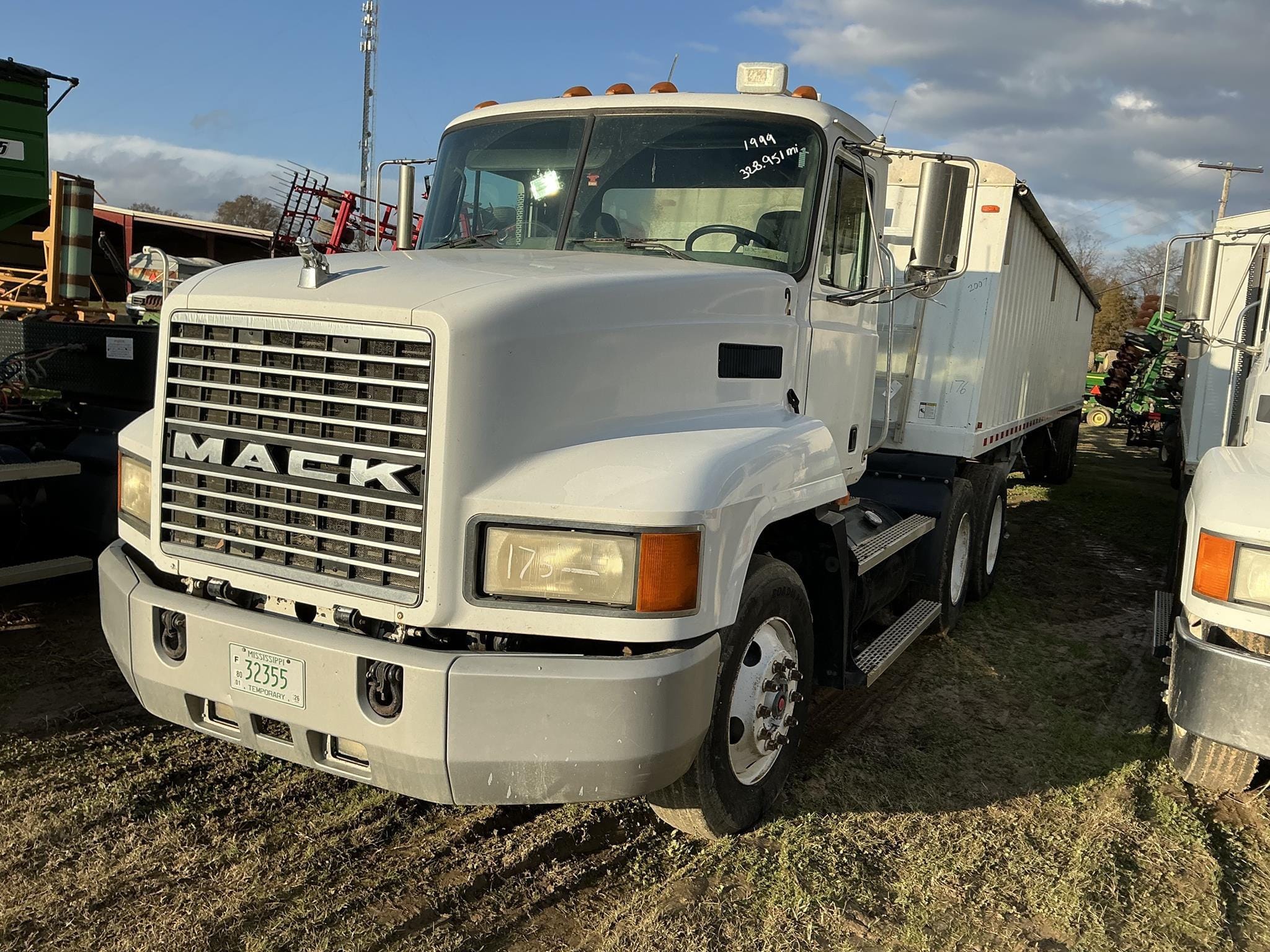 2000 Mack CH613 Equipment Image0