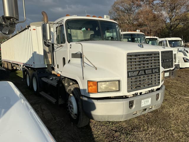 Image of Mack CH613 equipment image 1