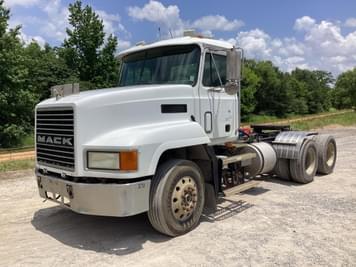 Main image Mack CH613