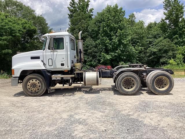 Image of Mack CH613 equipment image 2