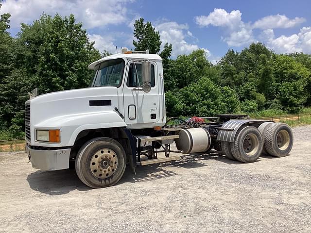 Image of Mack CH613 equipment image 1