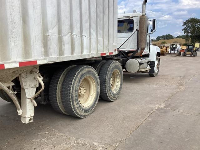 Image of Mack CH613 equipment image 3