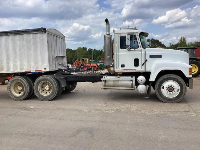 Image of Mack CH613 equipment image 2