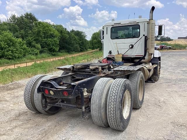Image of Mack CH613 equipment image 3