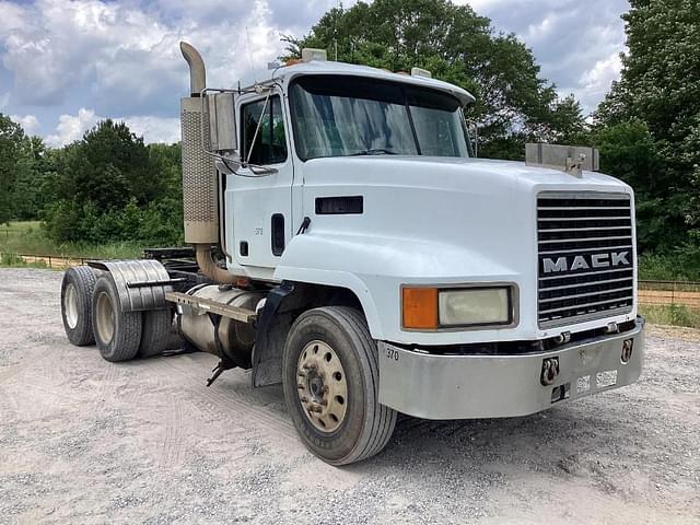 Image of Mack CH613 equipment image 1