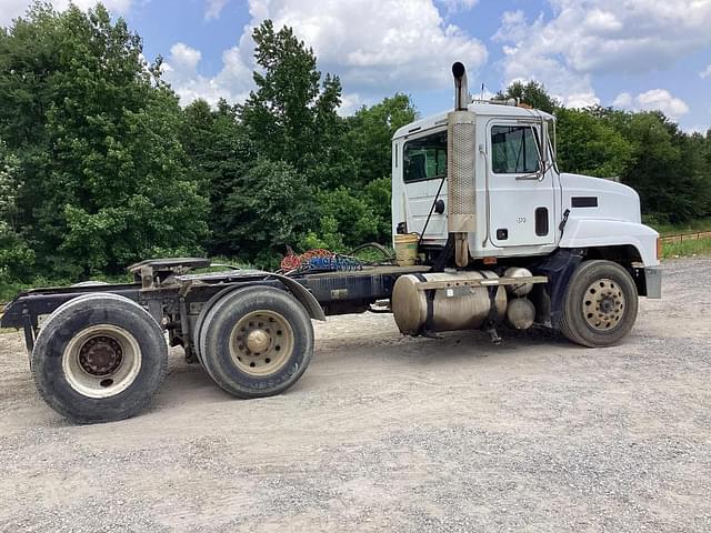 Image of Mack CH613 equipment image 2