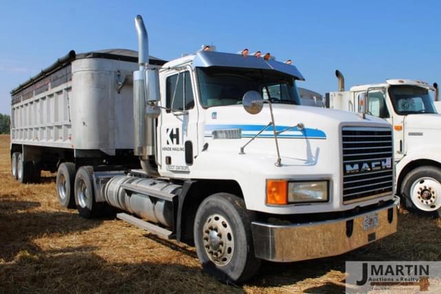 Image of Mack CH613 equipment image 1