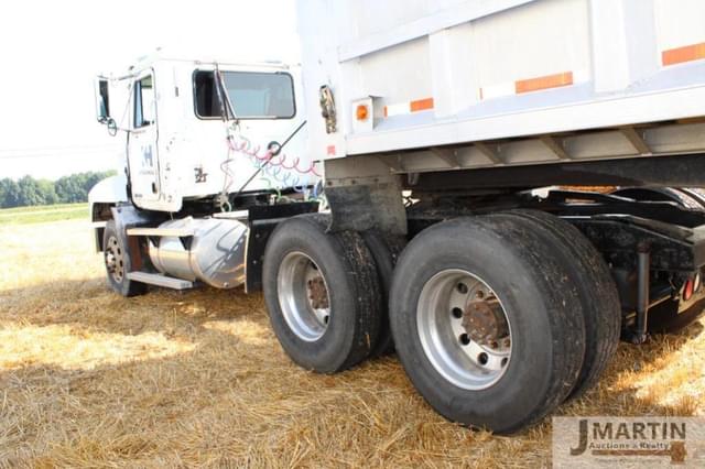 Image of Mack CH613 equipment image 3