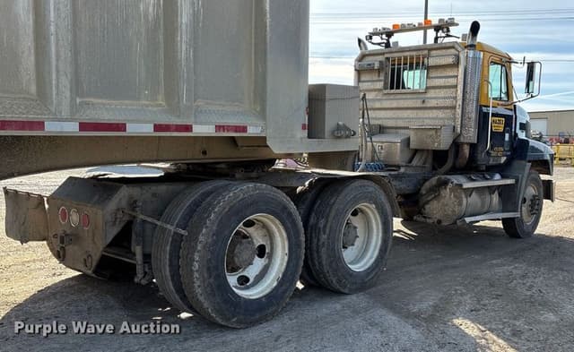 Image of Mack CH613 equipment image 4