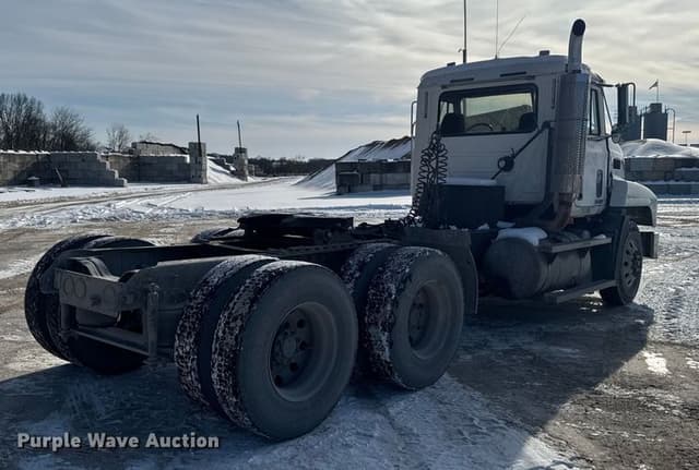 Image of Mack CH613 equipment image 4