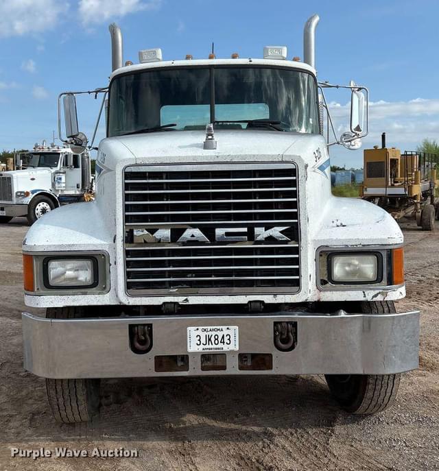 Image of Mack CH613 equipment image 1