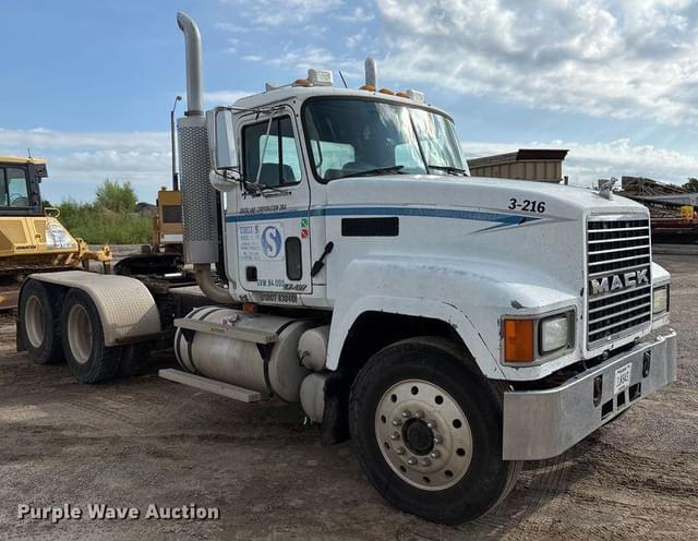 Image of Mack CH613 equipment image 2