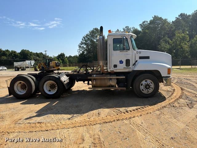 Image of Mack CH613 equipment image 3