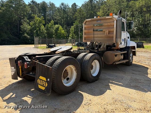 Image of Mack CH613 equipment image 4