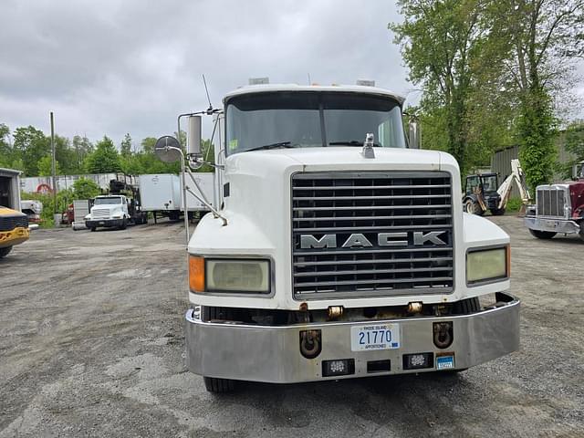 Image of Mack CH613 equipment image 2