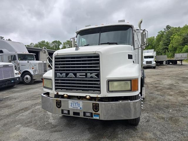 Image of Mack CH613 equipment image 1
