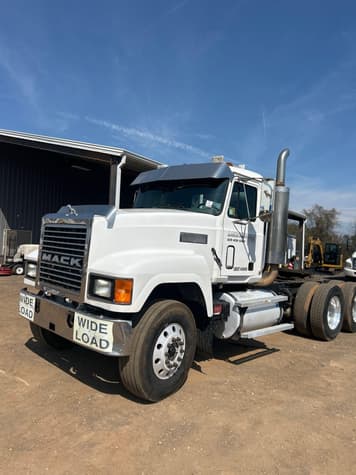 Main image Mack CH613