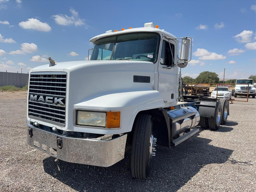 Image of Mack CH613 Primary image