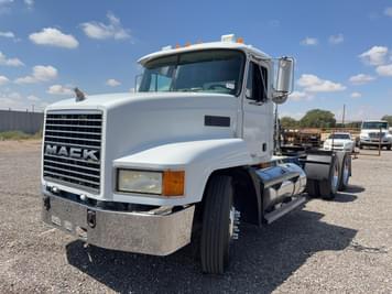 Main image Mack CH613