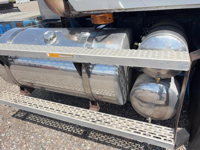 Image of Mack CH613 equipment image 4