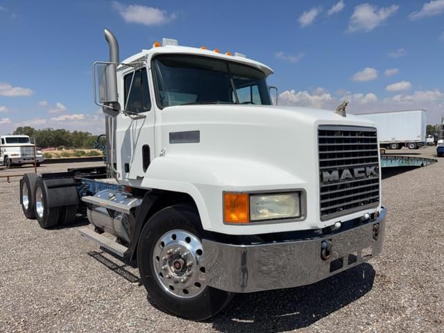 Image of Mack CH613 equipment image 3