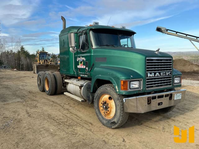 Image of Mack CH613 equipment image 2