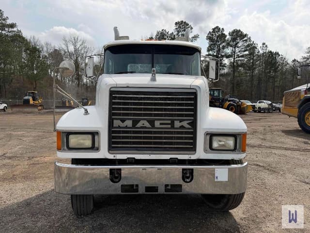 Image of Mack CH613 equipment image 1