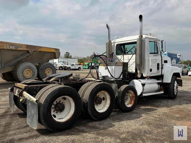 Image of Mack CH613 equipment image 3