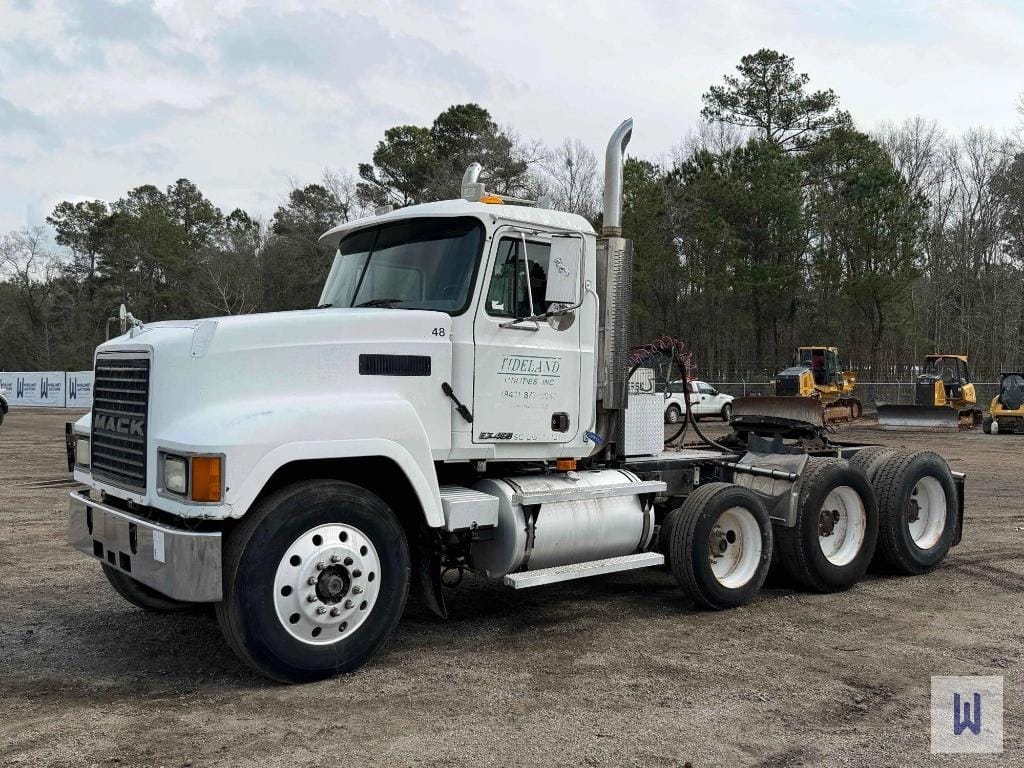 2000 Mack CH613 Equipment Image0