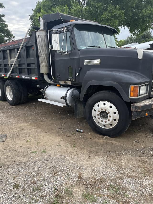 Image of Mack CH613 equipment image 3