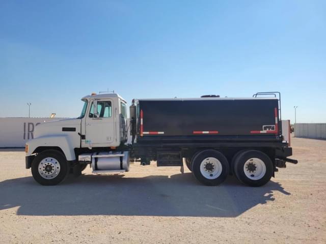 Image of Mack CH613 equipment image 1