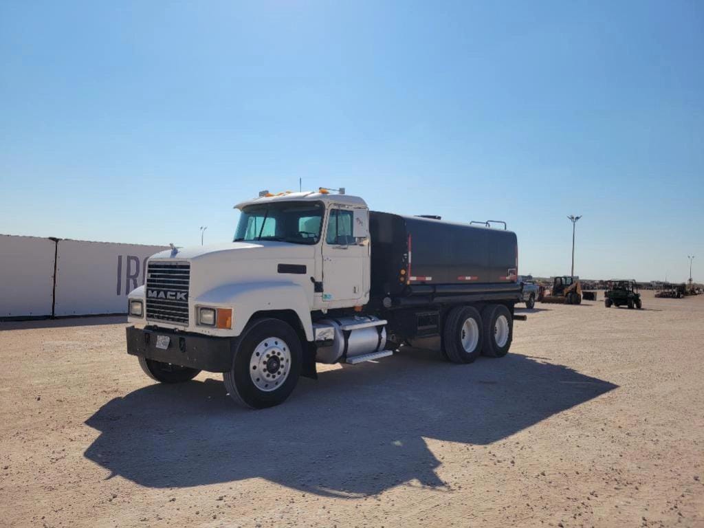 2000 Mack CH613 Equipment Image0