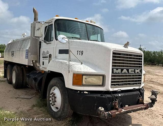 Image of Mack CH613 equipment image 2