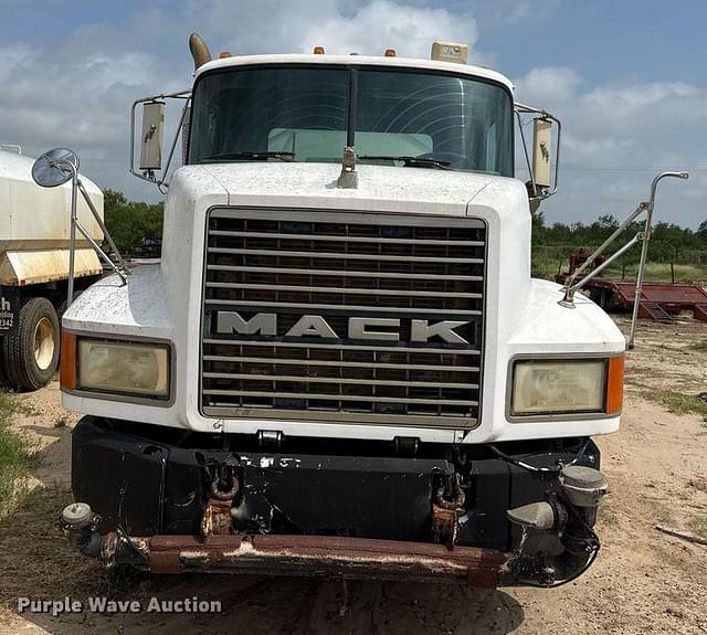 Image of Mack CH613 equipment image 1