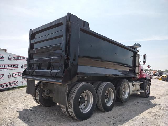 Image of Mack CL713 equipment image 4