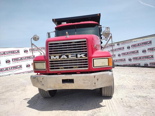Image of Mack CL713 equipment image 1