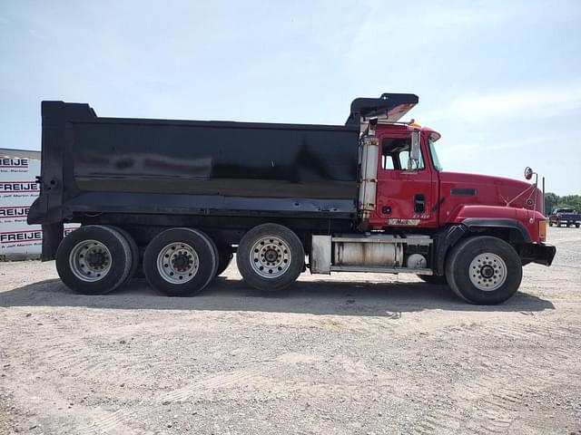 Image of Mack CL713 equipment image 3