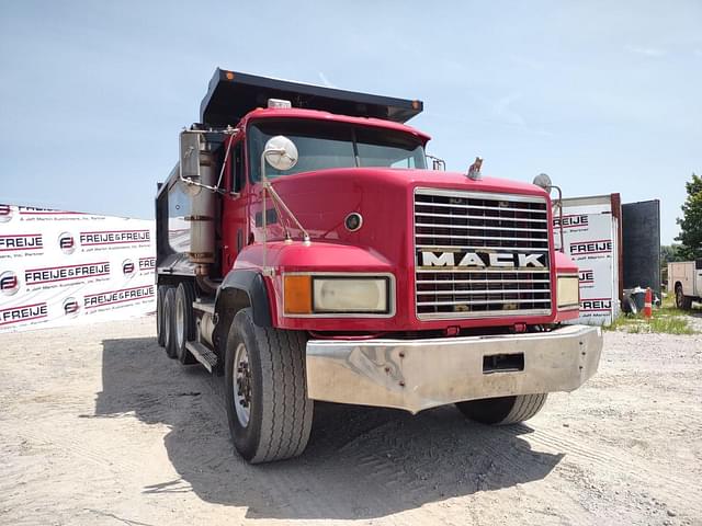 Image of Mack CL713 equipment image 2