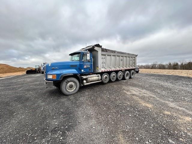 Main image Mack CL713