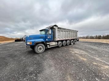 Main image Mack CL713