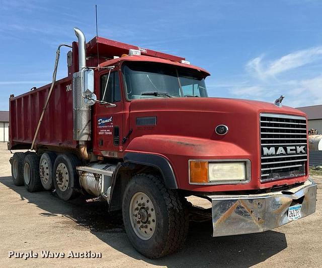 Image of Mack CL713 equipment image 2