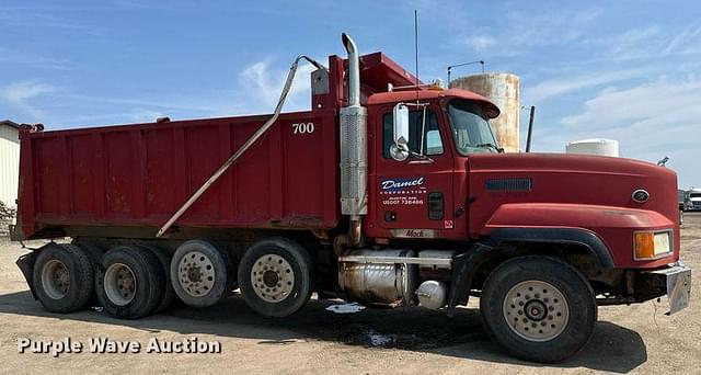 Image of Mack CL713 equipment image 3