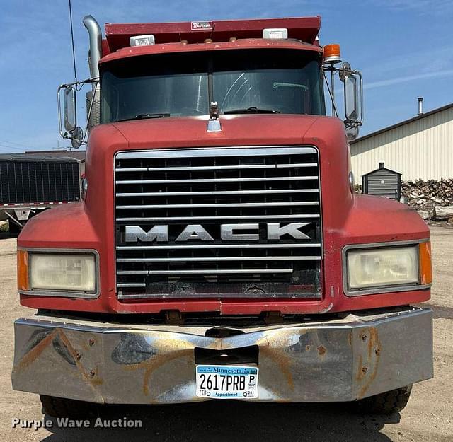 Image of Mack CL713 equipment image 1