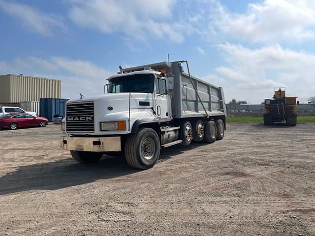 Image of Mack CL713 equipment image 1