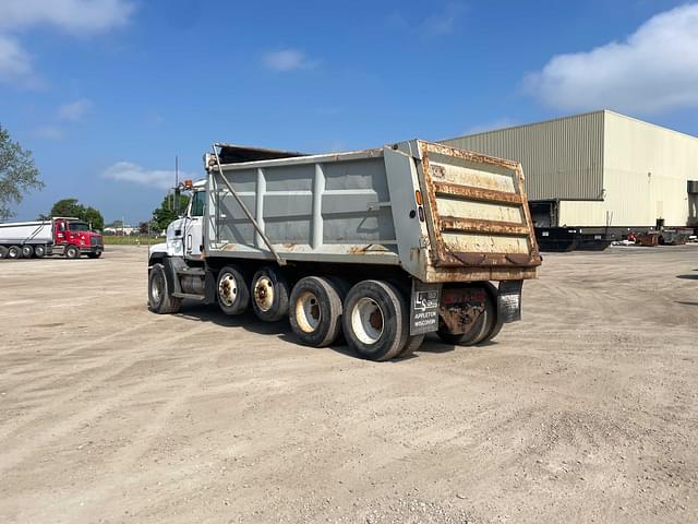 Image of Mack CL713 equipment image 3