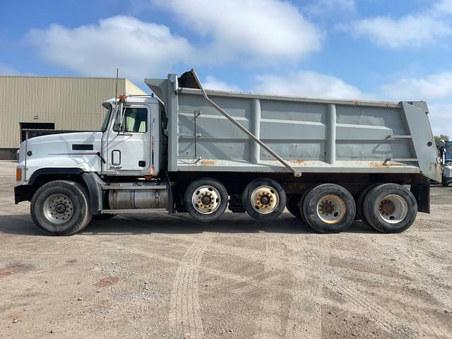 Image of Mack CL713 equipment image 2