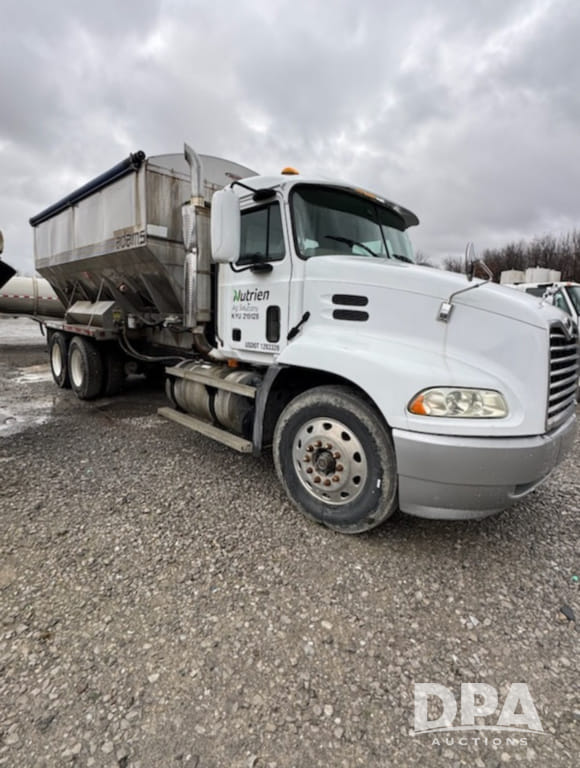 2000 Mack CX613 Equipment Image0