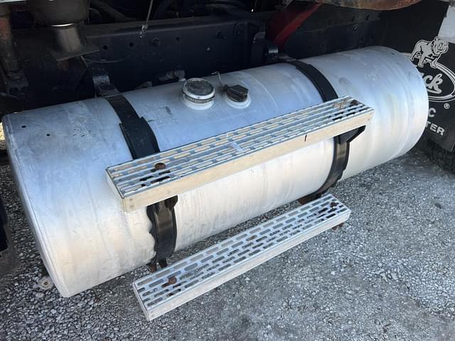 Image of Mack CH613 equipment image 4